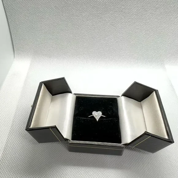 Sterling silver heart ring with cubic zirconia stones - Picture 4 of 5